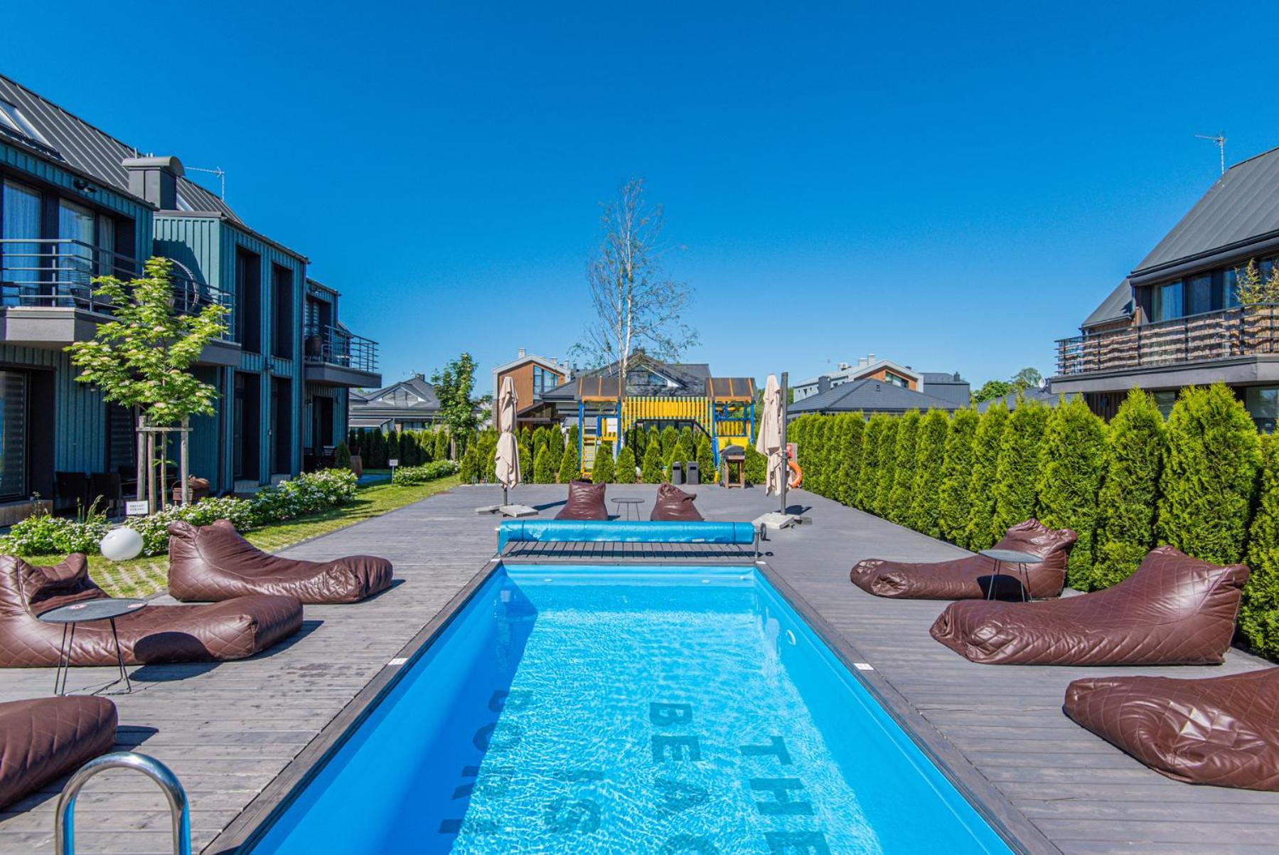Private With Terrace And Swimming Pool Íbúð
